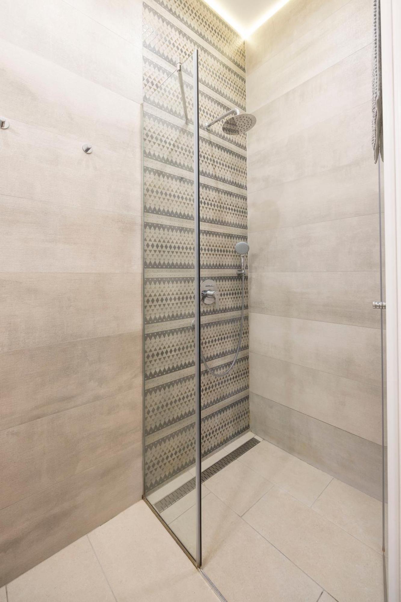 Luxury Quentin 3 Bedrm, 2 Bathrm Apartman
