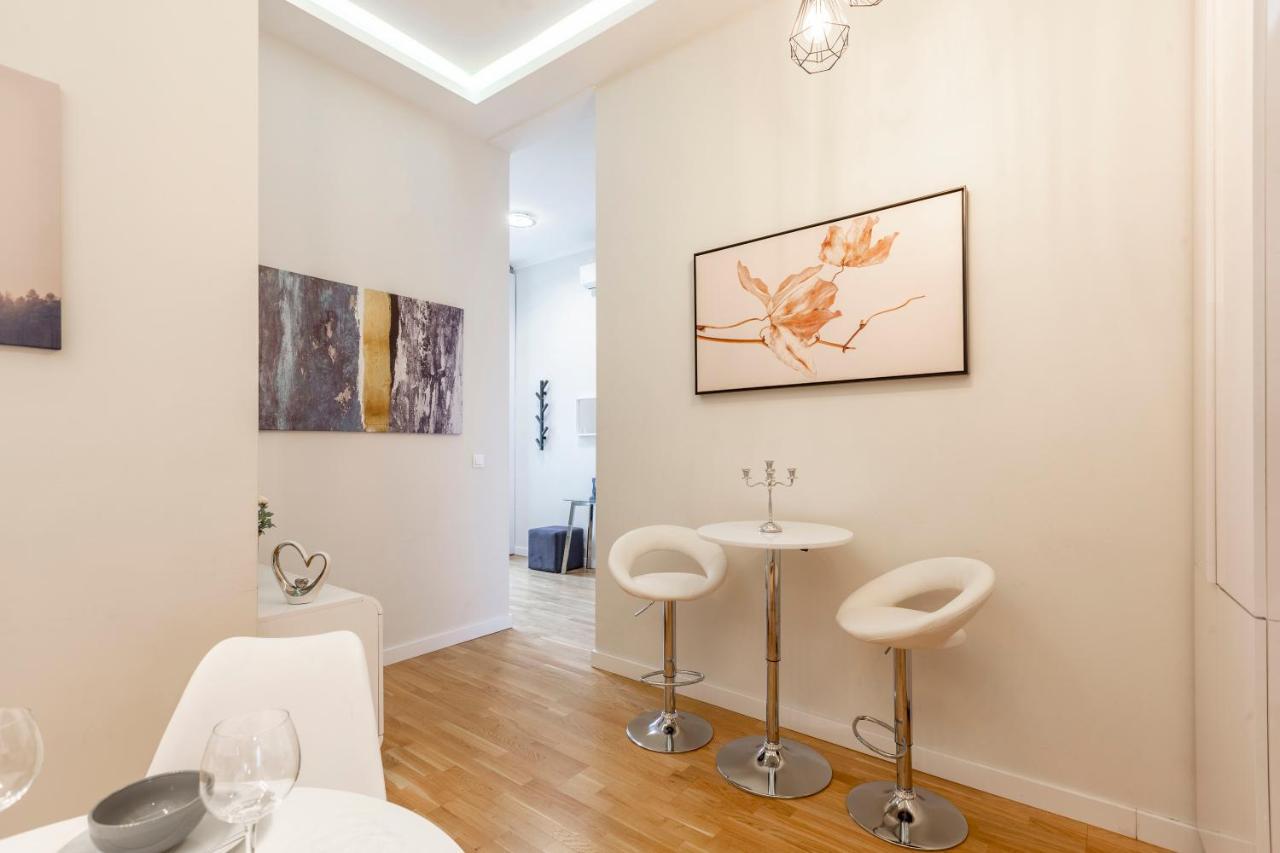 Апартаменти Luxury Quentin 3 Bedrm, 2 Bathrm