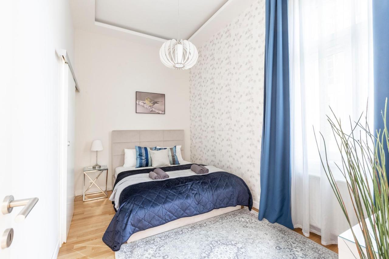 Luxury Quentin 3 Bedrm, 2 Bathrm Апартаменти