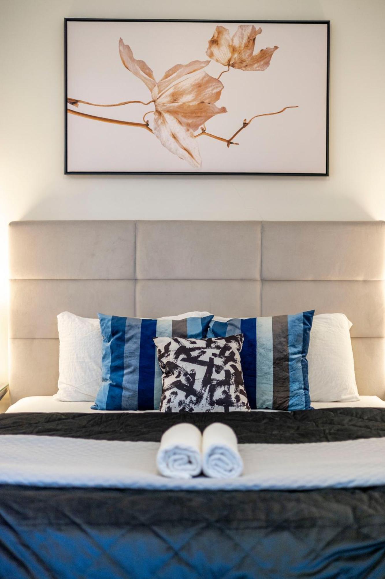 Luxury Quentin 3 Bedrm, 2 Bathrm Апартаменти